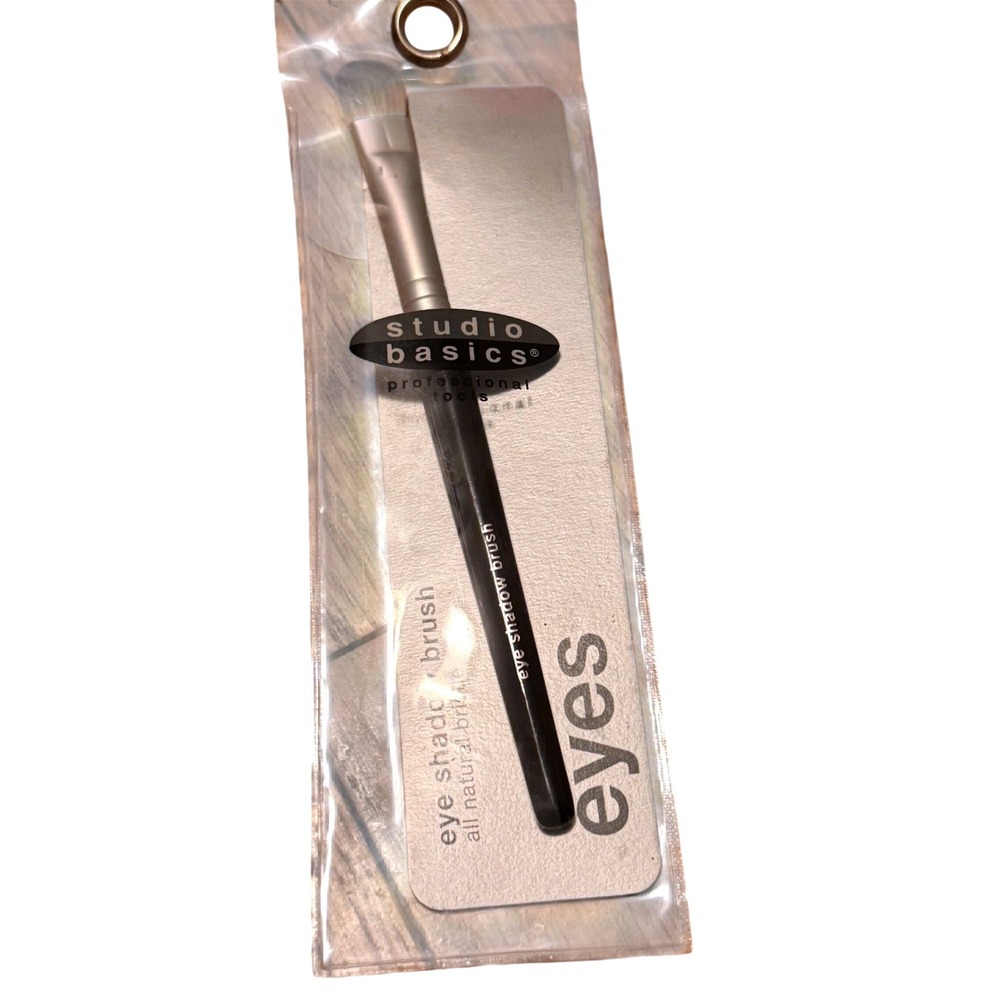 $3 BUNDLE ITEM NWT Studio Basics Eye Shadow Brush All Natural Bristle